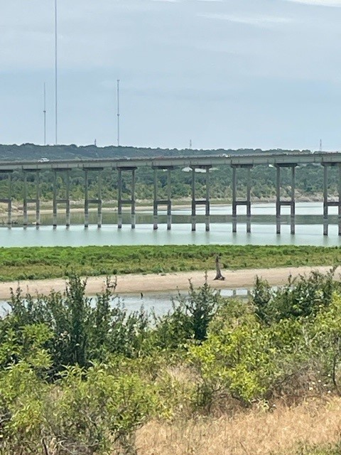 Under the long bridge_should be water